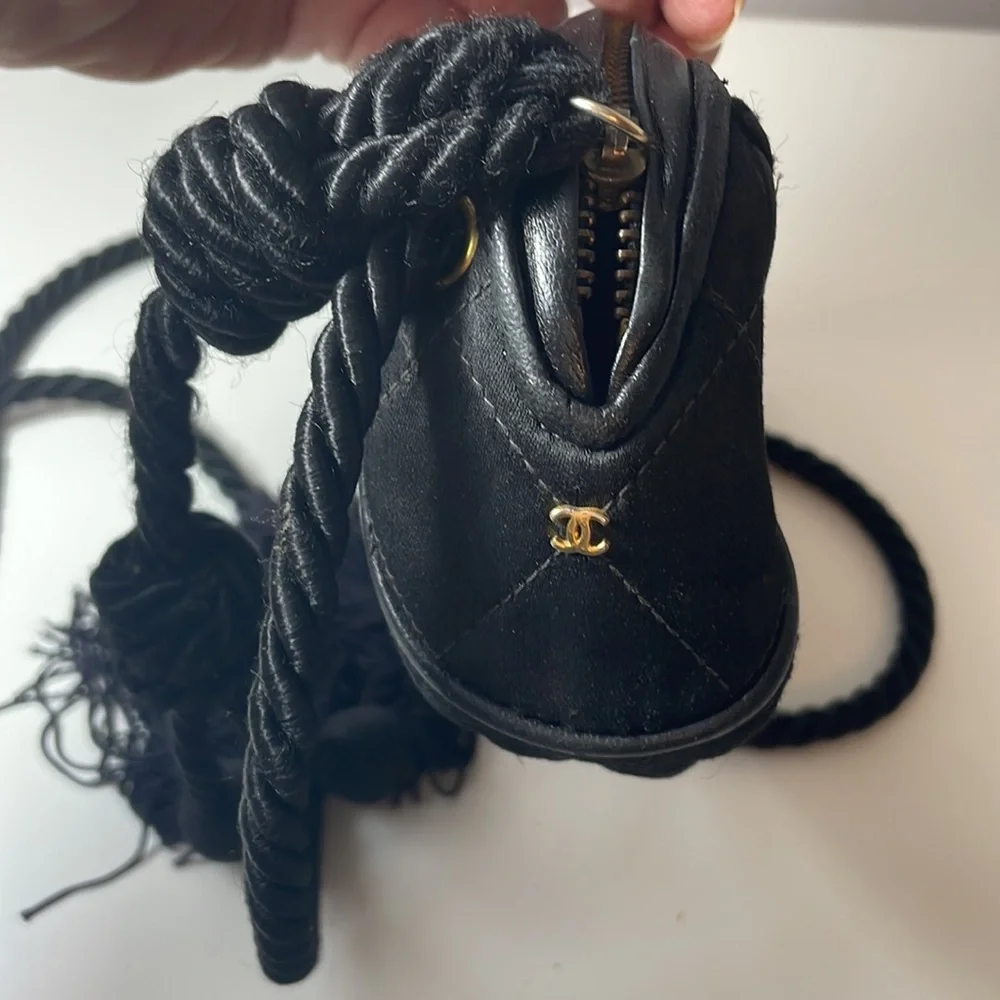 AUTHENTIC VINTAGE CHANEL CROSS BODY POUCH SATIN BLACK TASSLE - Picture 1 of 15